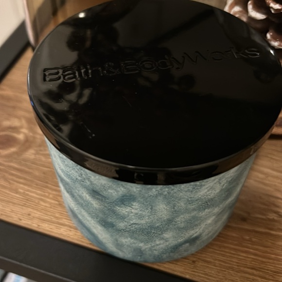 Bath & Body Works Collectors Edition “Grateful” Candle - Picture 3 of 6